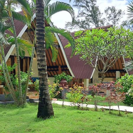 Salili Bungalow Gili Air Exterior photo