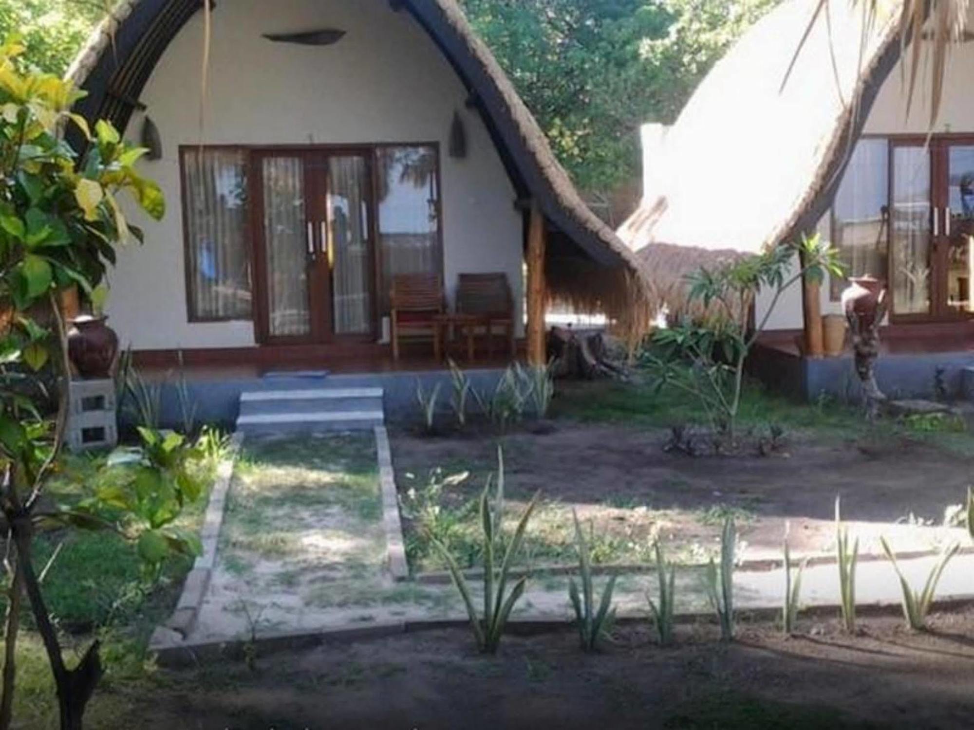 Salili Bungalow Gili Air Exterior photo
